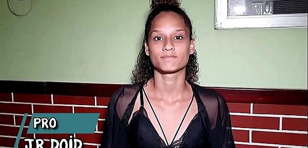  Novinha do Rio de Janeiro primeira vez no porno Sky Sants fodeu e gemeu muito na piroca do Leo Ogro
